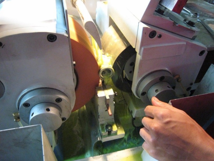 Centerless Grinding Machine